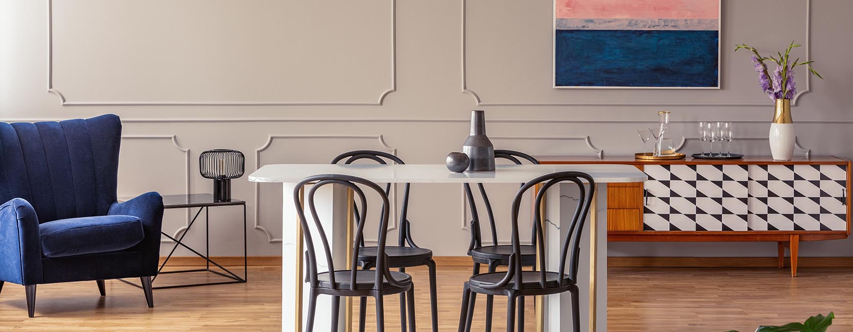 Seamless wall painting